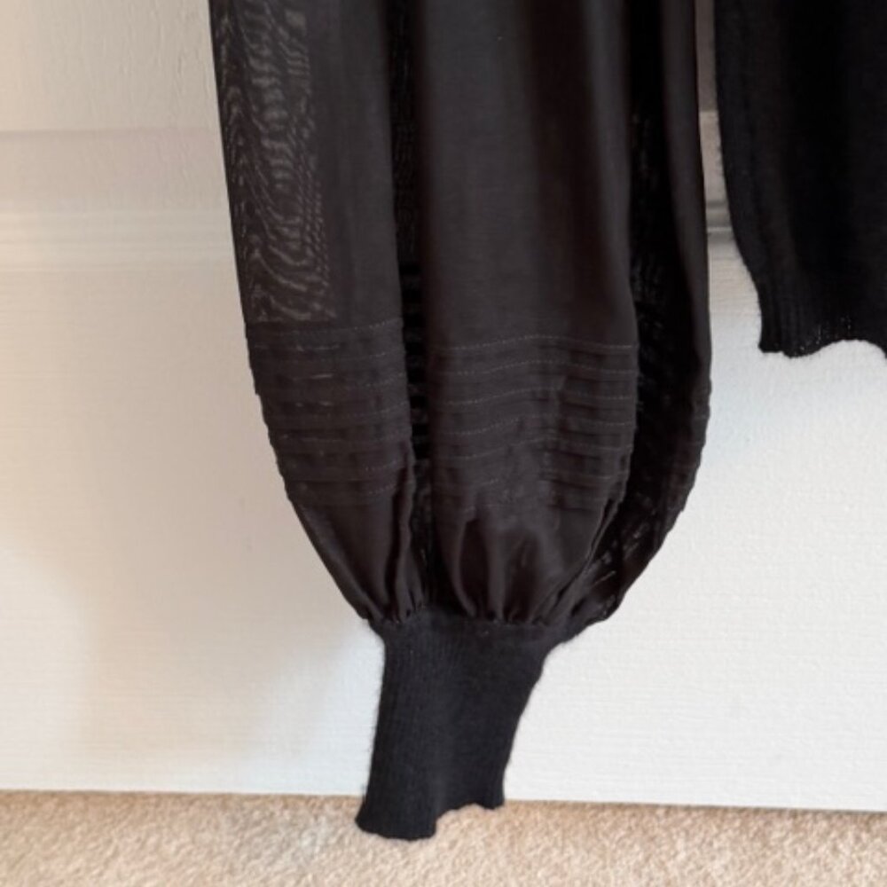 CHANEL Sweater 100% Authentic - Picture 13 of 16